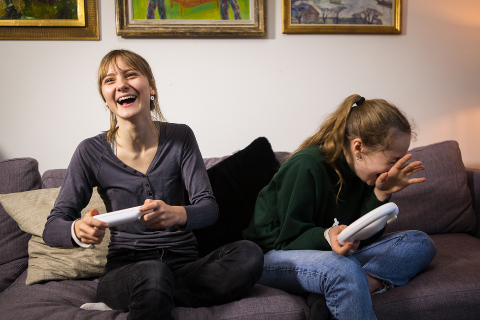 Tjejer som spelar tv-spel